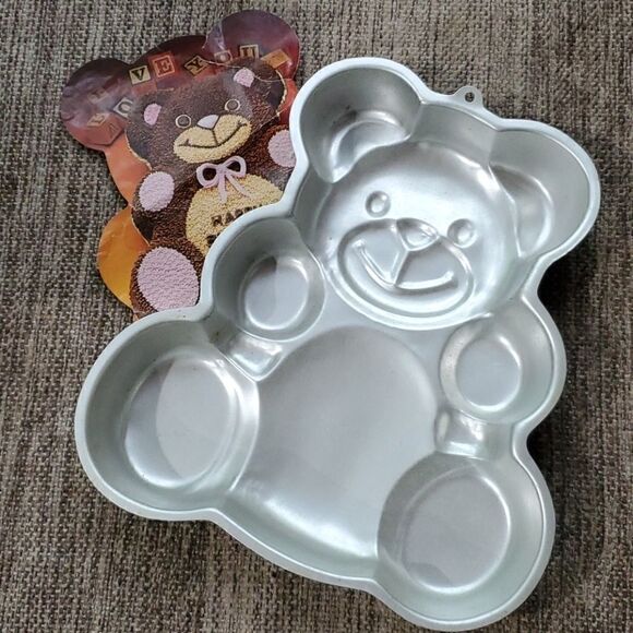 Wilson | 1982 Huggable Teddy Bear Pan - Picture 3 of 7